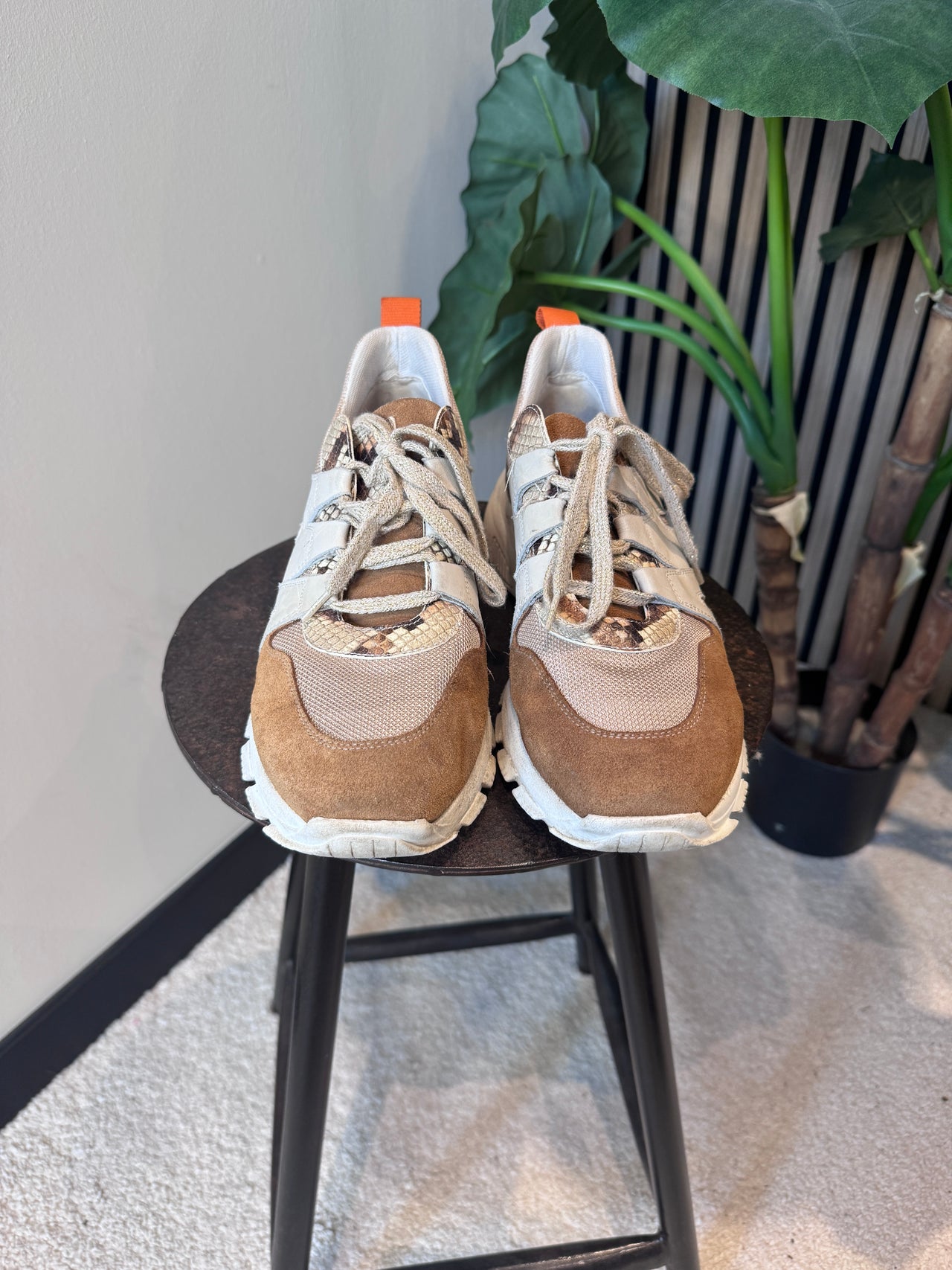 Karina's Vintage Aaiko sneakers zand maat 41