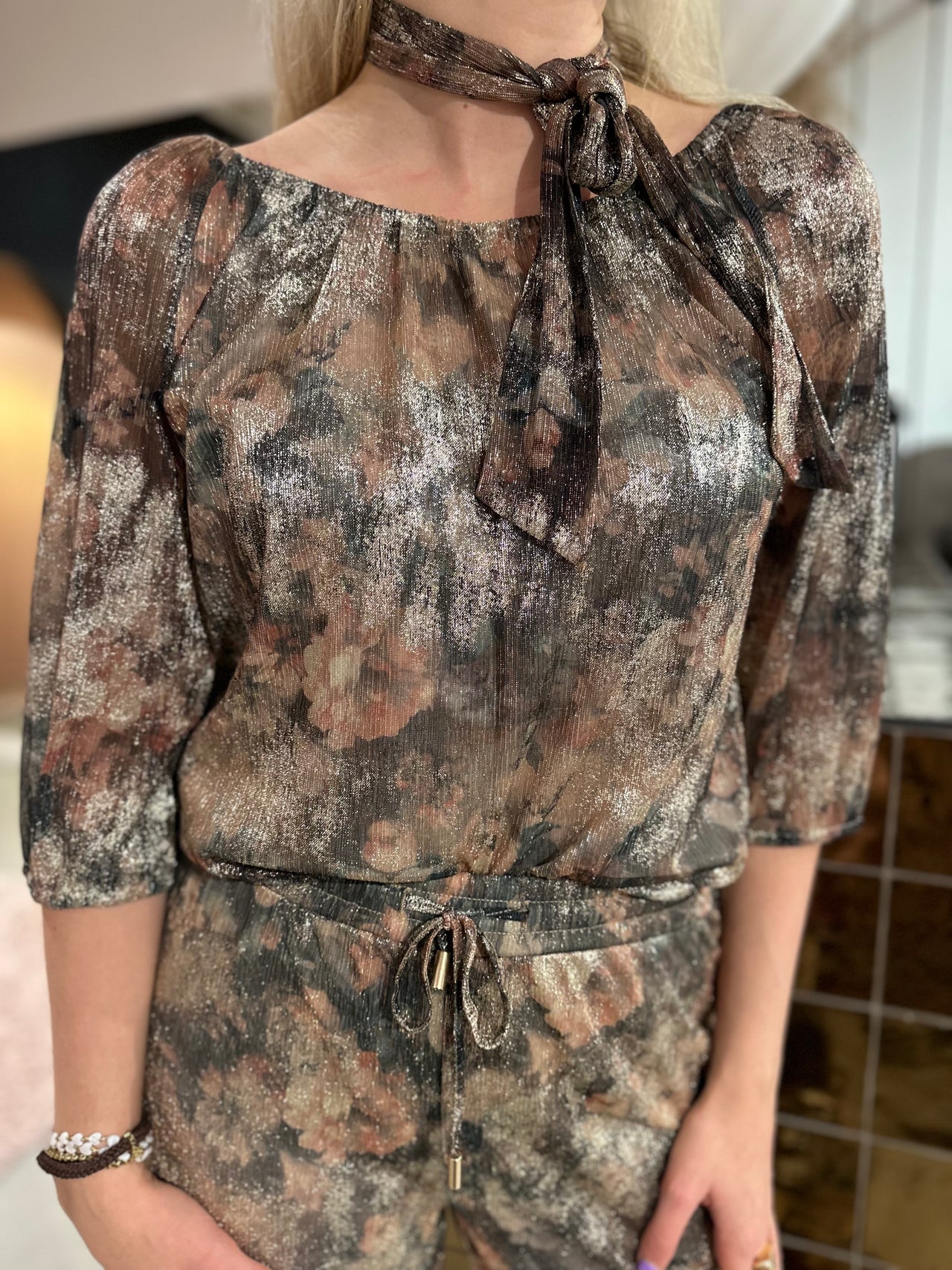 K Design off shoulder top met design