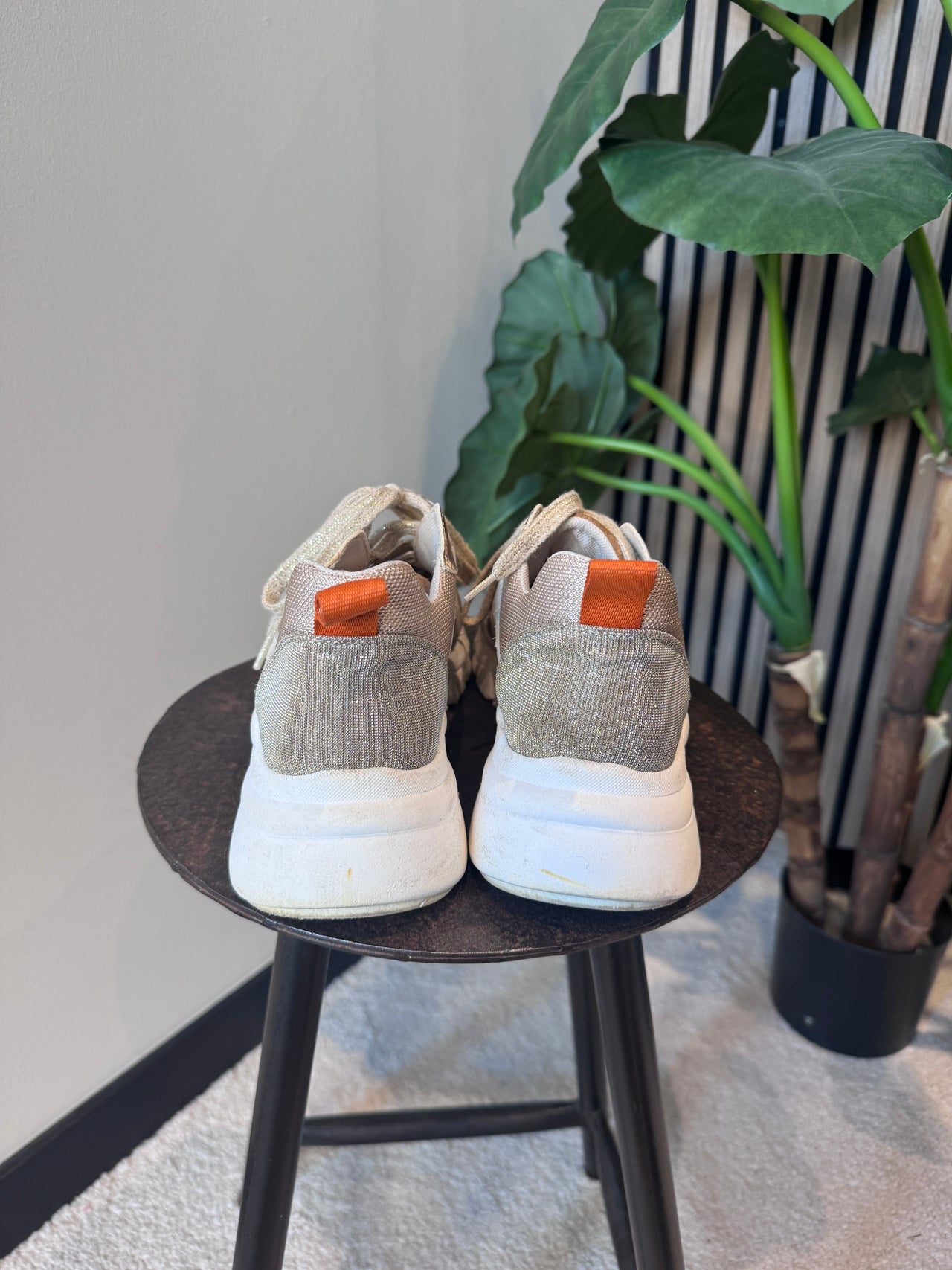 Karina's Vintage Aaiko sneakers zand maat 41