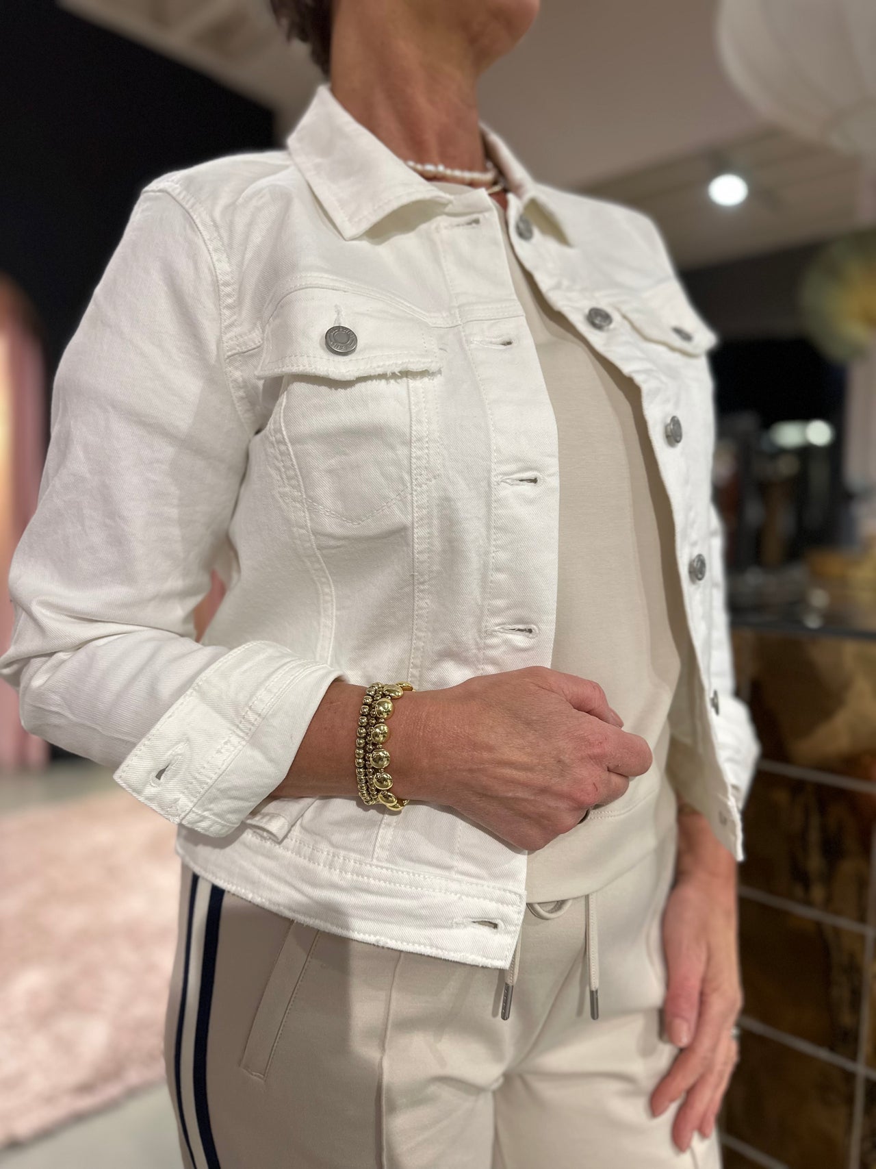 Red Button Jackie off white