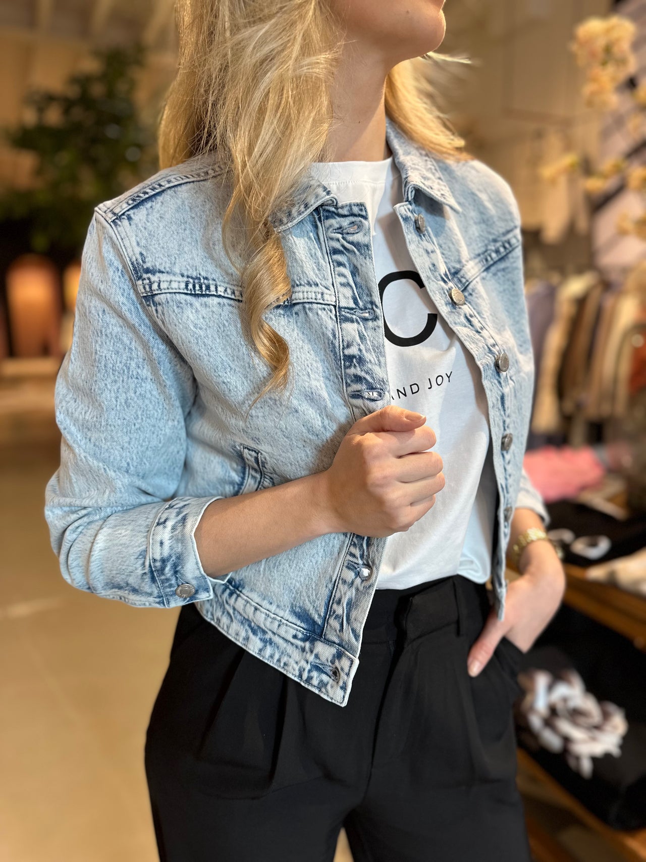 Shelly light bleach jacket