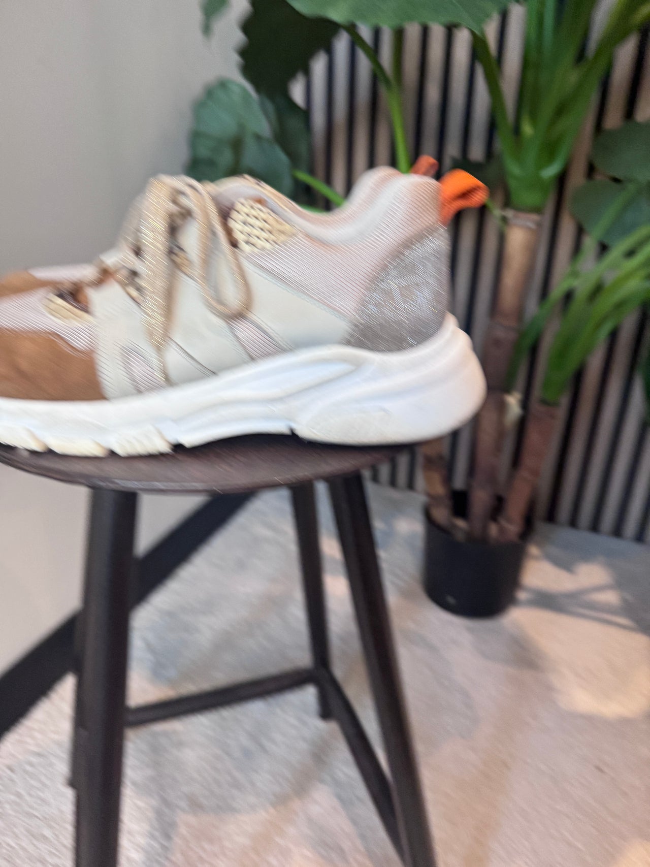 Karina's Vintage Aaiko sneakers zand maat 41
