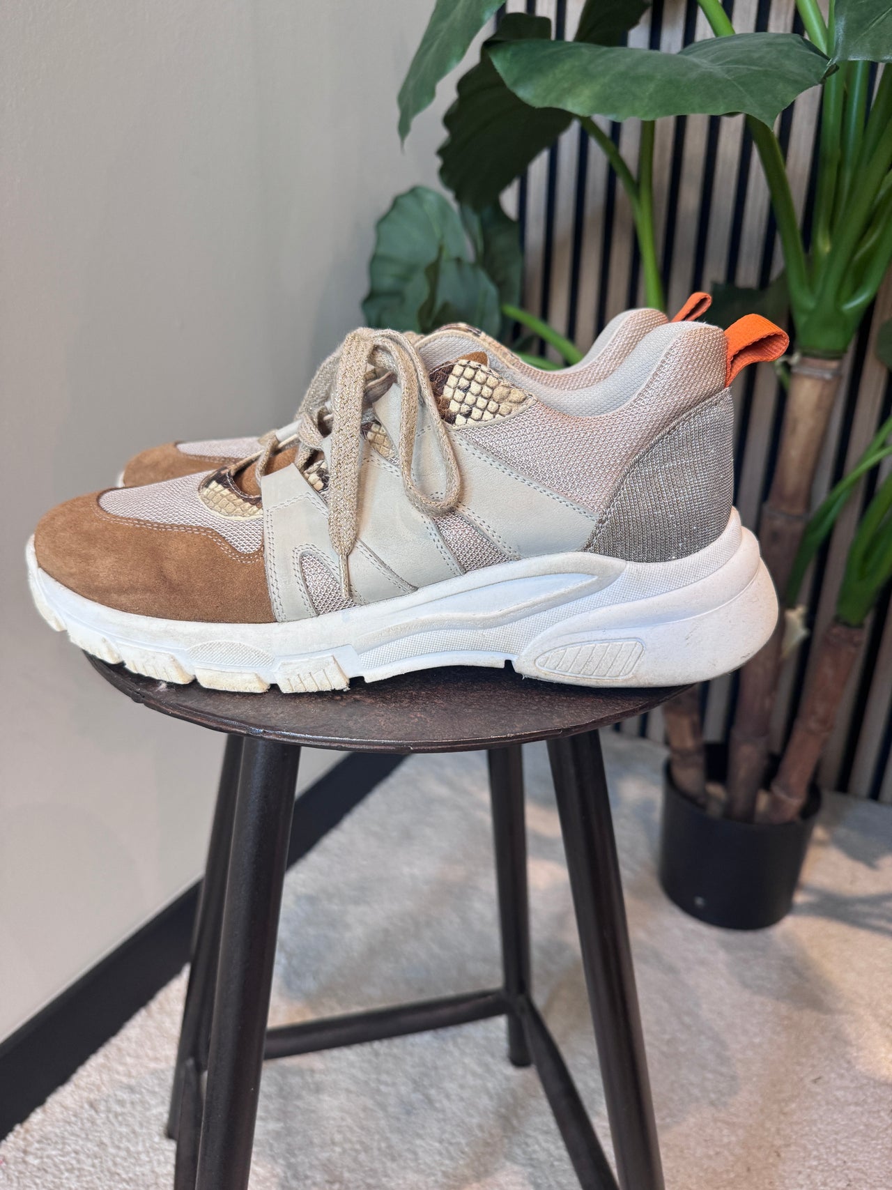 Karina's Vintage Aaiko sneakers zand maat 41