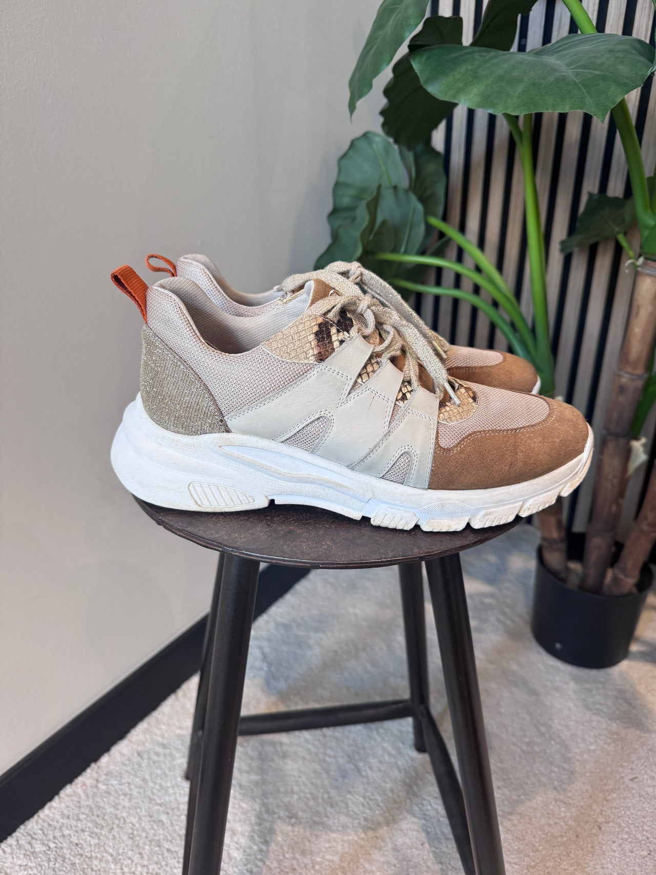 Karina's Vintage Aaiko sneakers zand maat 41