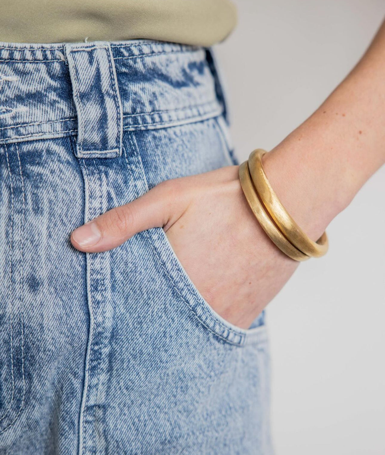 Rose en camellia bangle mat goud