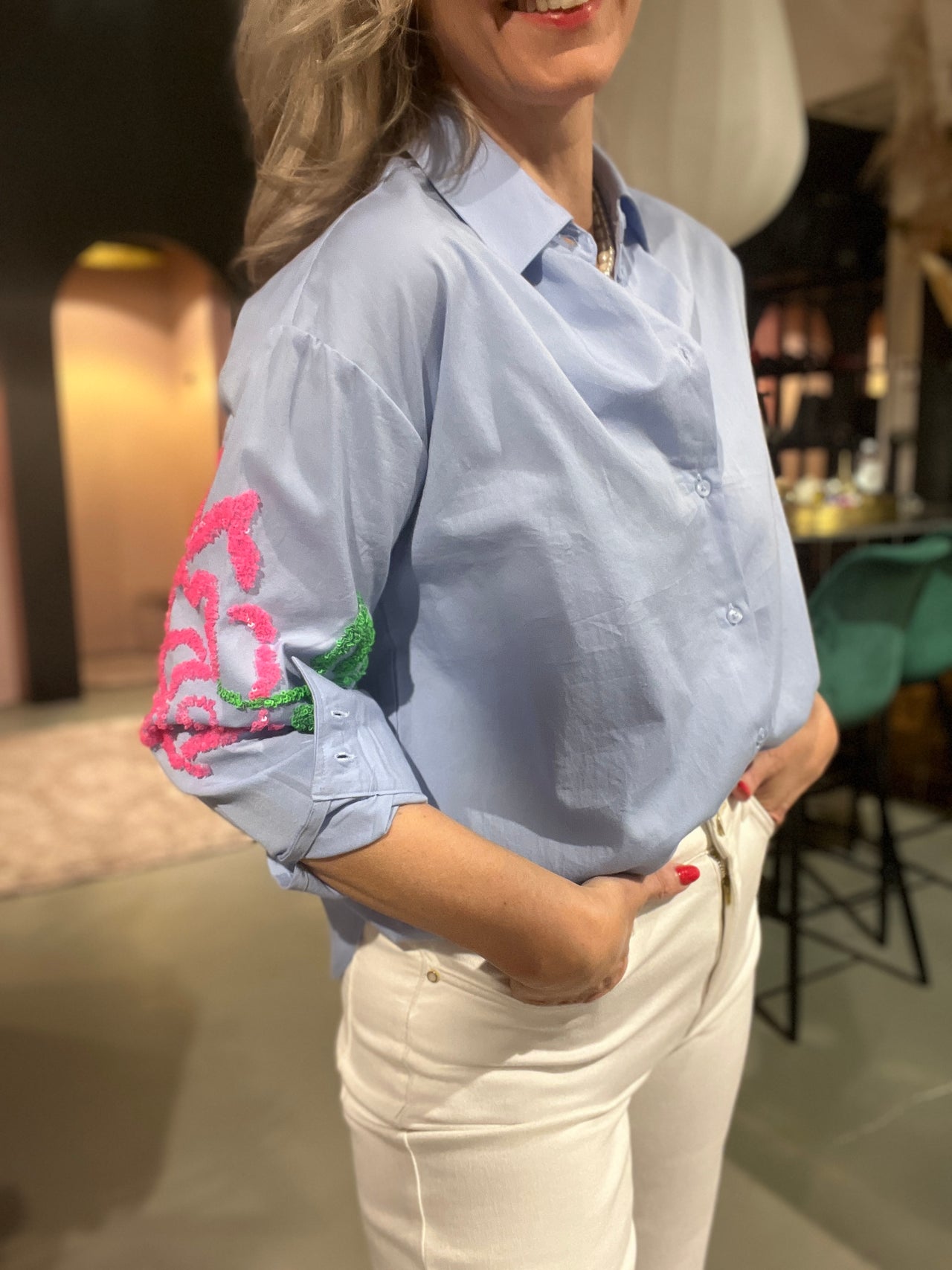 K Design oversized blouse met rozen