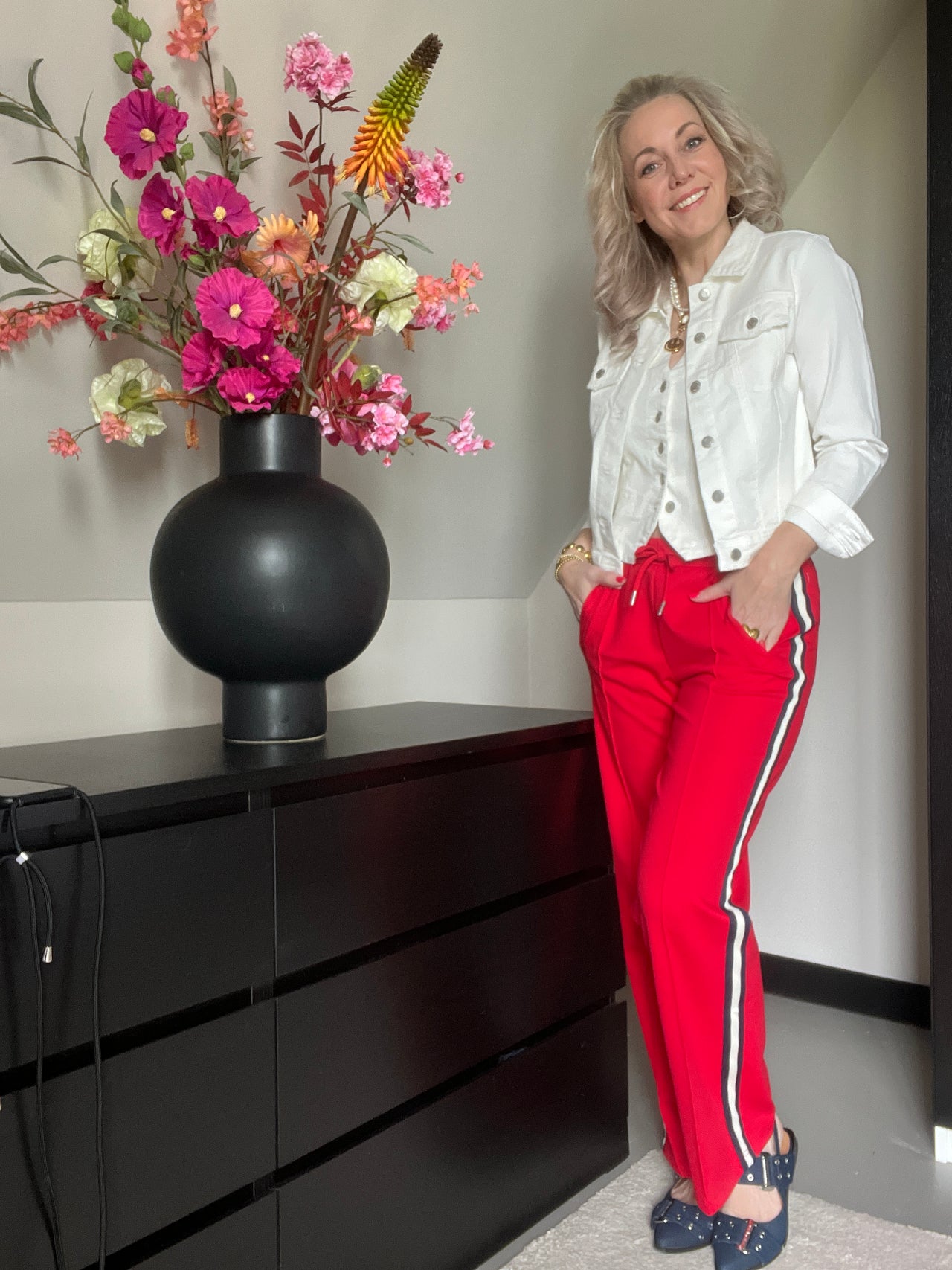 Red Button Jackie off white