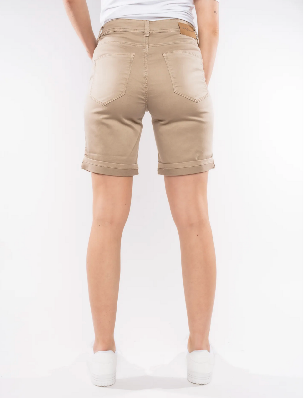 Red Button Relax short jog colour hazelnut
