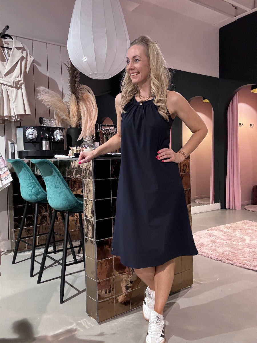 Kastgeluk travel dress donker blauw