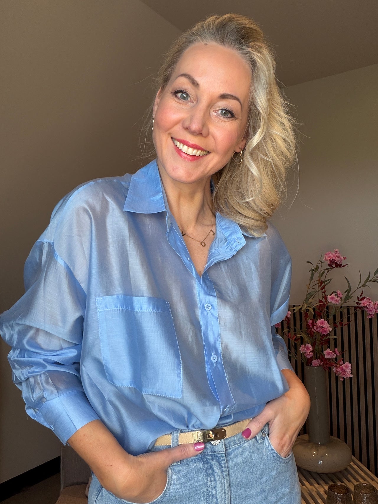 Blouse ruimvallend zijde mix licht blauw