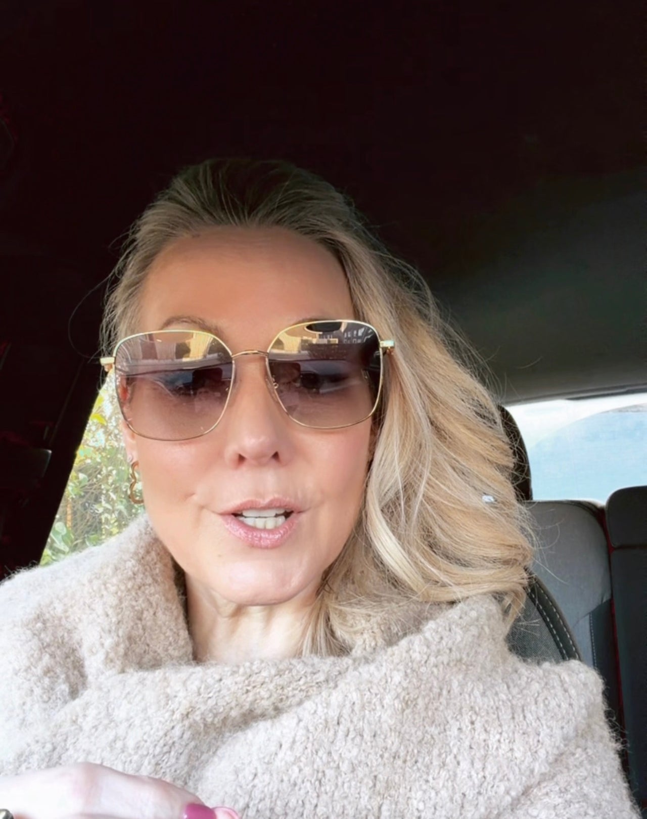 Zonnebril goud met licht getinte glazen