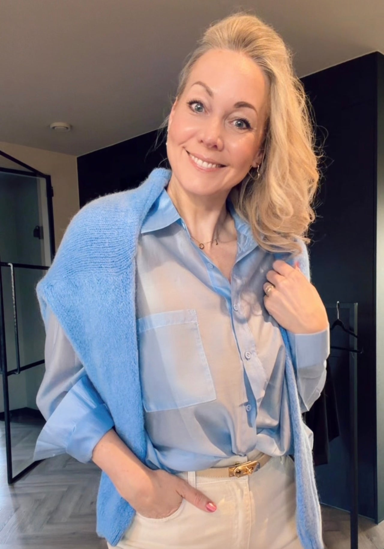 Blouse ruimvallend zijde mix licht blauw